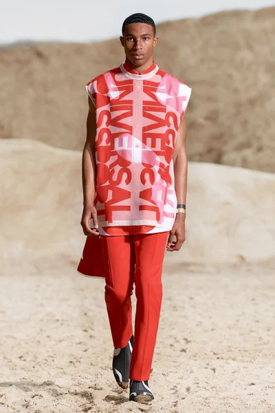 Look 48